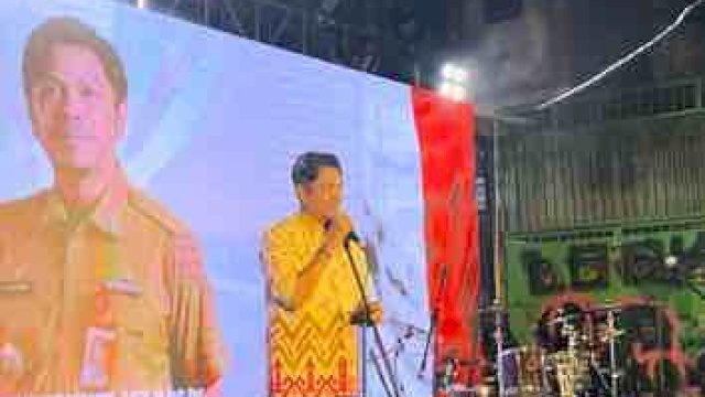 Kegiatan mini konser berlangsung di Kotakopi Jalan Serigala, Kota Makassar, pada Kamis (25/4/2024).