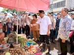 Wali Kota Makassar dan Pj Gubernur Sulsel Tinjau Harga Bahan Pokok di Pasar Terong, Harga Stabil Menjelang Lebaran