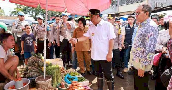 Wali Kota Makassar dan Pj Gubernur Sulsel Tinjau Harga Bahan Pokok di Pasar Terong, Harga Stabil Menjelang Lebaran