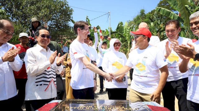 Peresmian infrastruktur hijau program Revitalising Informal Settlement and their Environment (RISE) di Kelurahan Bulurokeng, Kecamatan Biringkanaya, Selasa (16/7/2024).