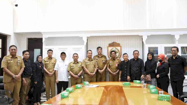 Wakil Rektor III ITB Nobel, Dr. Ihwan saat melakukan audiensi ke Pj Sekda Kota Makassar, Firman Hamid Pagarra, di Ruang Kerja Sekda, Balaikota, Selasa (16/04/2024).