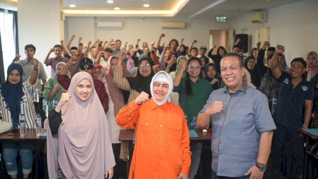 Ketua TP PKK Kota Makassar Indira Yusuf Ismail menyampaikan Sosialisasi Peraturan Daerah Kota Makassar tentang Pendidikan Baca Tulis Al-Quran, di Hotel Wizh Prime Hasanuddin, Kamis (23/05/2024).