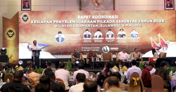 Wali Kota Makassar Danny Pomanto Hadiri Rakor Kesiapan Pilkada Serentak 2024 di Makassar