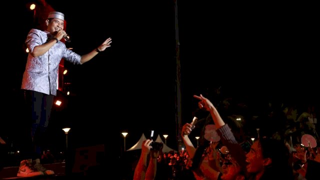 Penampilan Ridwan Sau, penyanyi berbakat asal Sulawesi Selatan, yang sukses memukau ribuan penonton di panggung musik zona 4, pada Kamis (25/07/2024).