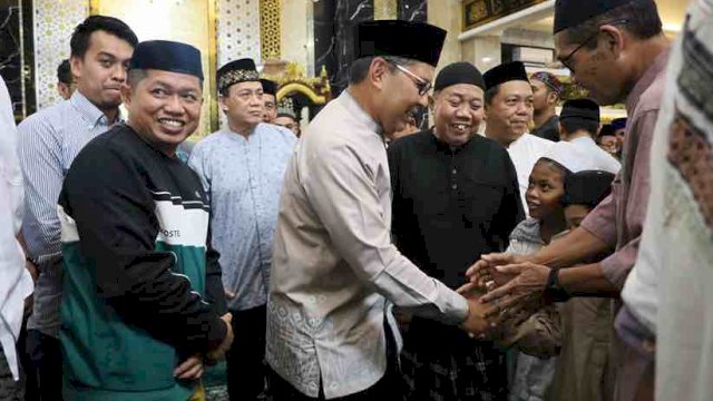 Safari Ramadan, Danny Pomanto Disambut Hangat Jemaah Masjid Nurul Ittihad Kalukuang