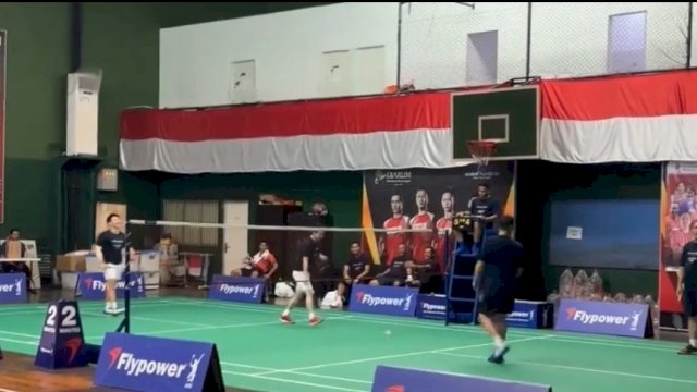 Potongan video yang memperlihatkan Firli Bahuri tengah bermain bulutangkis bersama atlet Kevin Sanjaya Sukamuljo dan Marcus Fernaldi Gideon atau yang akrab dijuluki &lsquo;The Minions&rsquo; viral di media sosial. 