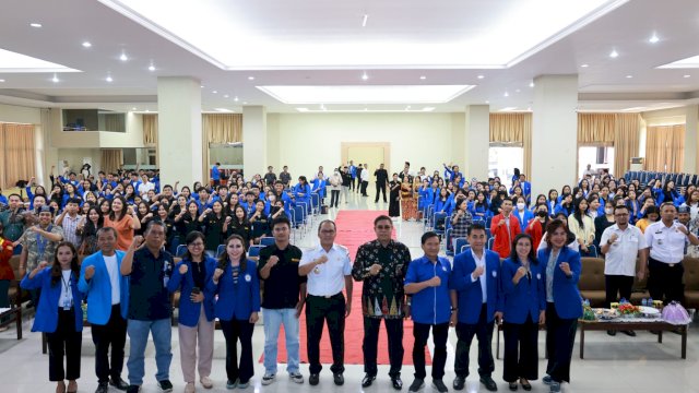 Wali Kota Makassar Moh Ramdhan Pomanto didaulat sebagai Pembicara pada Seminar Nasional Himpunan Mahasiswa Manajemen Fakultas Ekonomi dan Bisnis Universitas Kristen Indonesia (UKI) Paulus dengan tema Meneropong Peluang Bisnis di Era Digital dan Industri 5.0, Rabu, (19/06/2024).