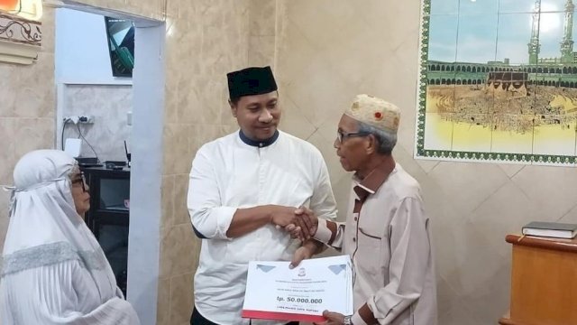 Safari Ramadhan Ala Distan Makassar, Serahkan Bantuan Masjid
