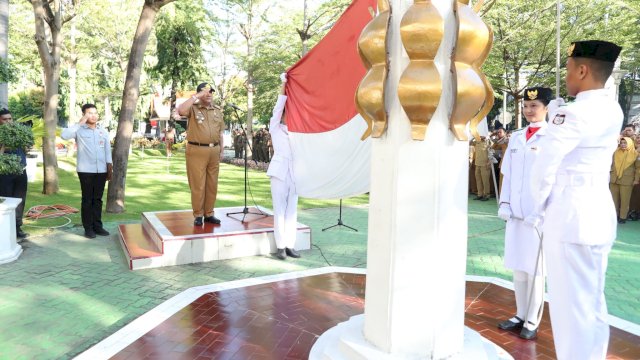 Pemerintah Kota Makassar menggelar upacara bendera dalam rangka memperingati Hari Kebangkitan Nasional (Harkitnas) ke-116 di halaman Balai Kota Makassar, Senin (20/5/2024).
