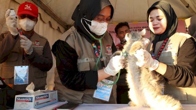 Dinas Perikanan dan Pertanian Kota Makassar beri layanan vaksinasi gratis di Event Makassar Internasional Eight Festival and Forum (F8 Makassar) zona 5, Vaksinasi hewan.