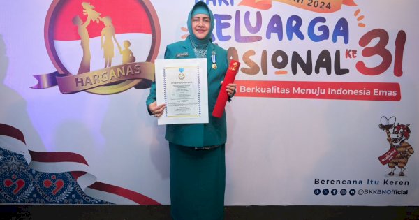 Indira Yusuf Ismail Raih Penghargaan Manggala Karya Kencana BKKBN