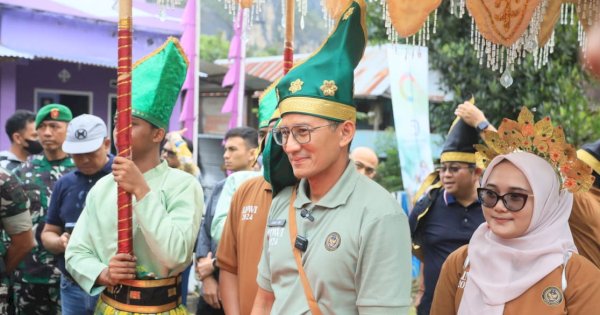 Sambangi Desa Wisata Balleanging di Pangkep, Menparekraf Janji Sokong Sarana Prasarana