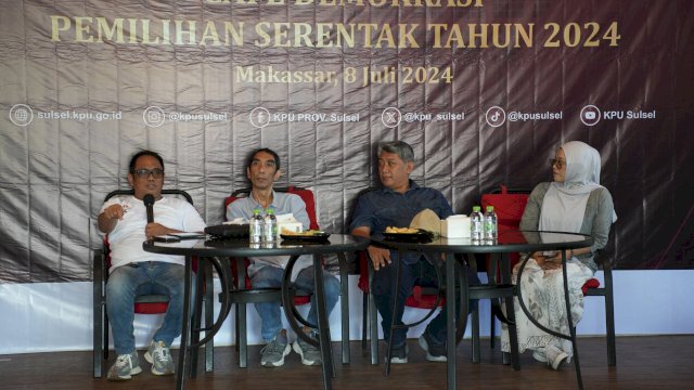 Suasana diskusi Cafe Demokrasi KPU Sulsel di Red Corner Makassar. Foto: dok KPU Sulsel.