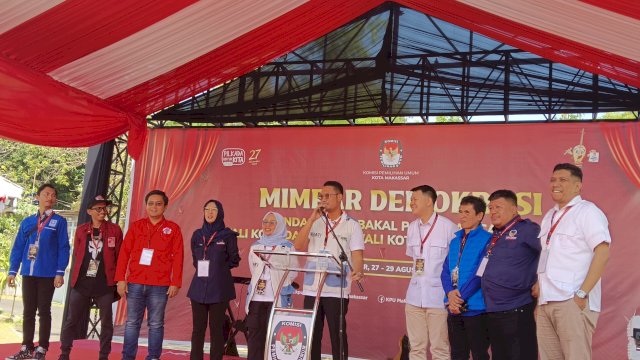 Calon Wali Kota Makassar Andi Seto Asapa usai pendaftaran di KPU Makassar. Foto: HN/Sinta