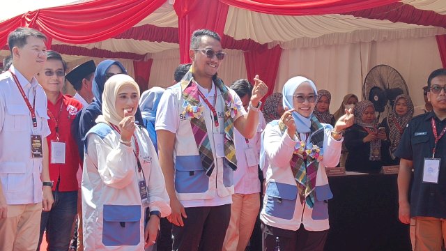 Rombongan Sehati melakukan pendaftaran di KPU Makassar. Foto: HN/Sinta