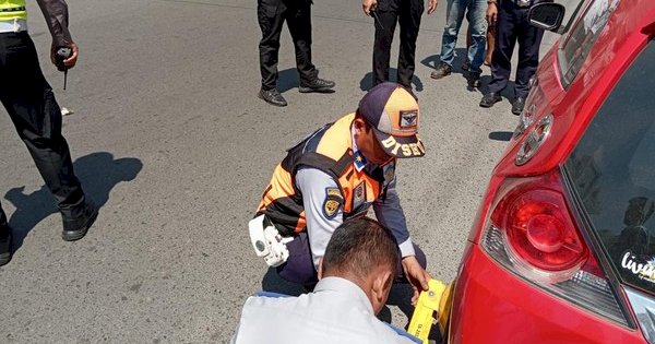 Parkir Sembarangan, Dishub Gembok dan Tilang 124 Kendaraan di Makassar