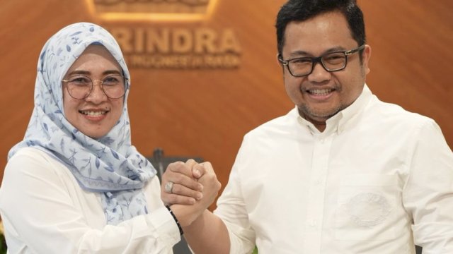 Foto bersama Husniah Talenrang dan DM usai diresmikan berpaket oleh DPP Gerindra. Foto: HN/Yusrizal