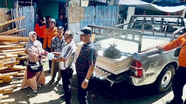 BPBD Makassar Distribusikan Bantuan Korban Kabakaran Bumi Laikang Indah