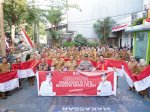 Jelang HUT RI, Kesbangpol Makassar Mulai Bagi Bendera Merah Putih Gratis