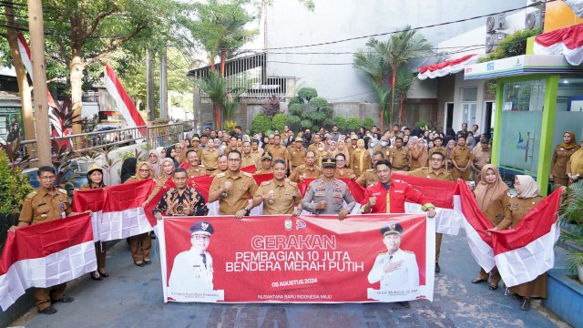 Suasana pembagian 10 juta bendera merah-putih. Dok: Kesbangpol