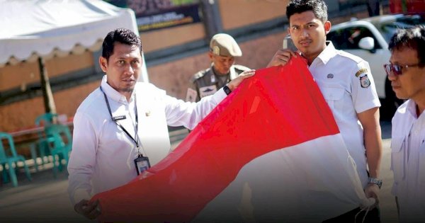 Terima Program 10 Juta Bendera Merah-Putih, Sekcam Panakkukang: Perkuat Nasionalisme