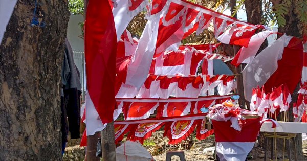 Semarak Kemerdekaan, Pedagang Bendera Musiman Untung Cuan Jutaan