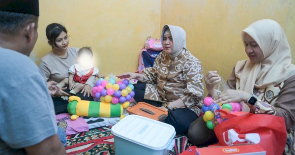 Kunjungi Bayi Korban Kekerasan Pacar Ibu, Indira Yusuf Ismail Ajak Warga Cegah Kasus Serupa