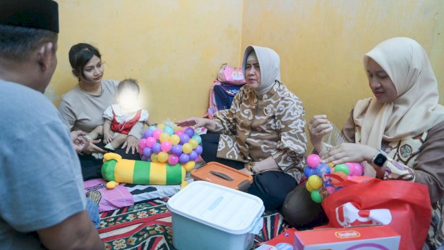 Kunjungi Bayi Korban Kekerasan Pacar Ibu, Indira Yusuf Ismail Ajak Warga Cegah Kasus Serupa