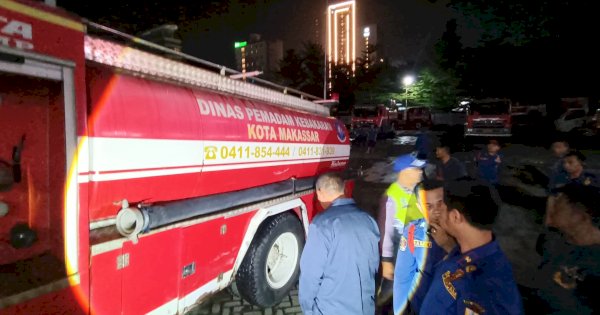 Pengendara Roda Dua Tabrak Armada Damkarmat Makassar
