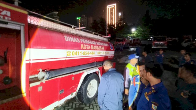 Pengendara Roda Dua Tabrak Armada Damkarmat Makassar