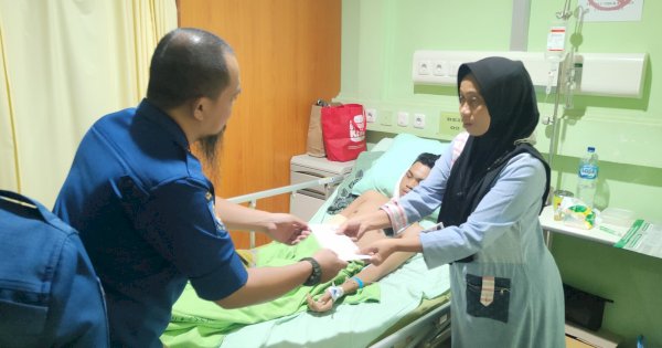 Dinas Damkarmat Beri Sumbangan Korban Lakalantas