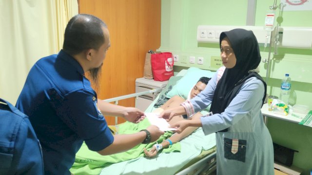 Dinas Damkarmat Beri Sumbangan Korban Lakalantas