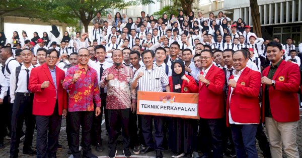Eks Gubernur Sulsel Andi Sudirman Berbagi Pengalaman ke 1.441 Maba Teknik Unhas