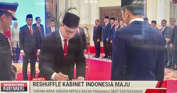 Jokowi Lantik Taruna Ikrar Jadi Kepala BPOM