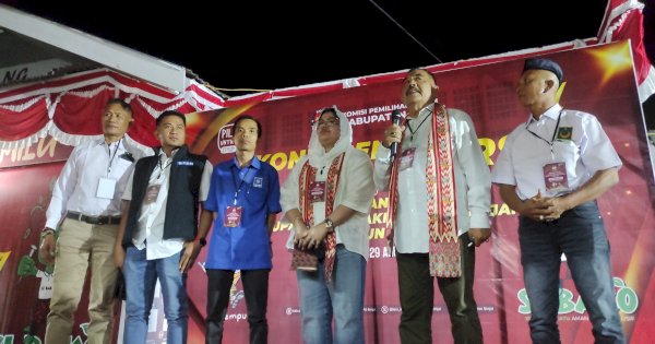 Hj Nursanti – Lukman Arsal Pendaftar Terakhir di KPU Sinjai