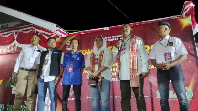 Hj Nursanti &#8211; Lukman Arsal Pendaftar Terakhir di KPU Sinjai