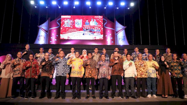 Pj Sekda Makassar Dampingi Staf Ahli Menteri Sosial Ekonomi dan Budaya Buka KIM Fest 2024