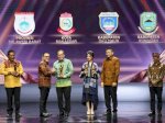 Kota Makassar Low Carbon City, Danny Pomanto Terima Penghargaan Pemimpin Daerah Award 2024