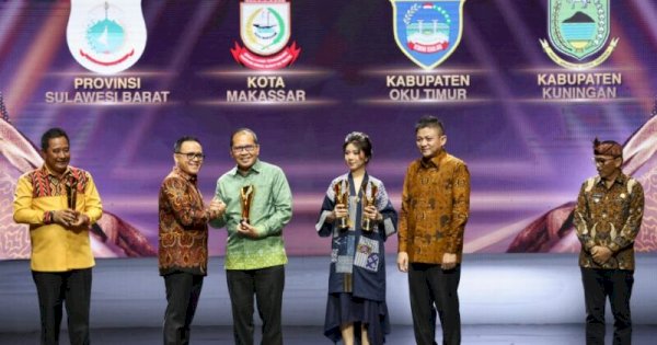 Kota Makassar Low Carbon City, Danny Pomanto Terima Penghargaan Pemimpin Daerah Award 2024