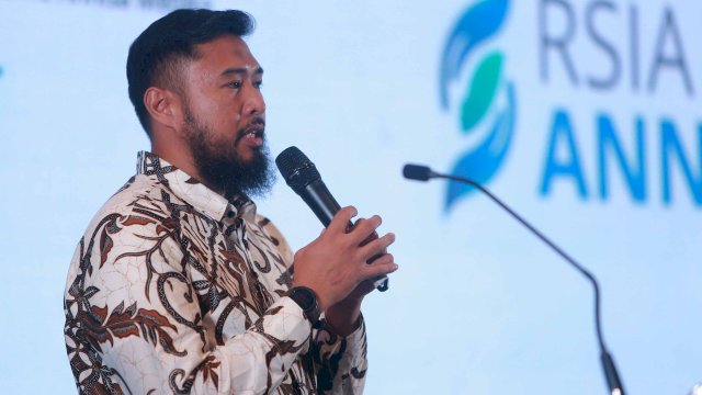 CEO RSIA Annisa Pekanbaru, Salman Alfarisyi saat menjadi narasumber di Claro Hotel Makassar. (Dok Salman)