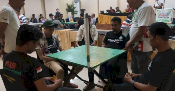 Warga Tokinjong Mas Semarakkan HUT RI Dengan Lomba Domino