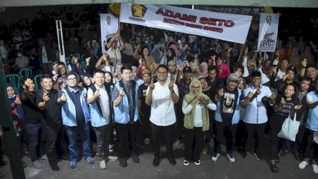 Pasangan Sehati, Andi Seto Asapa - Rezki menyapa warga di kelurahan Minasa Upa. Foto: dok