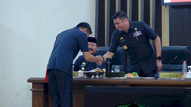 Bupati Gowa Adnan Purichta Ichsan dalam rapat paripurna DPRD Gowa. Foto: HN/Yusrizal
