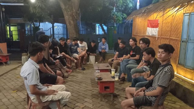 Komunitas Anak Muda Krearif (Komik) Bontonompo menggelar rapat persiapan rangkaian perlombaan HUT RI. Foto: HN/Yusrizal