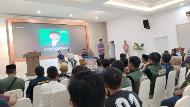 Amir Uskara perkenalkan anaknya Faudzan sebagai calon Bupati Gowa. Foto: HN/Yusrizal