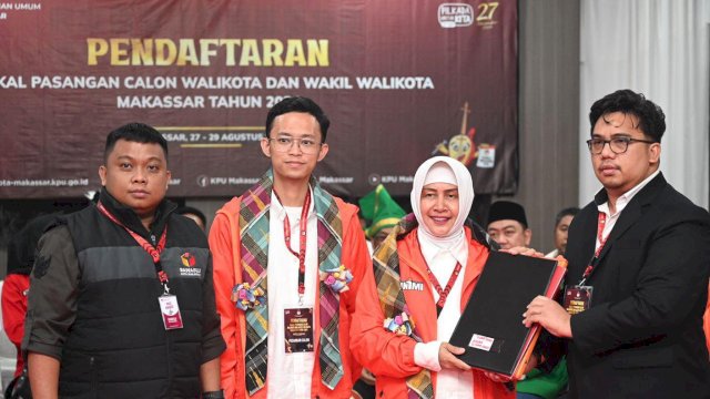 Pasangan INIMI di kantor KPU Makassar. Foto: HN/Sinta