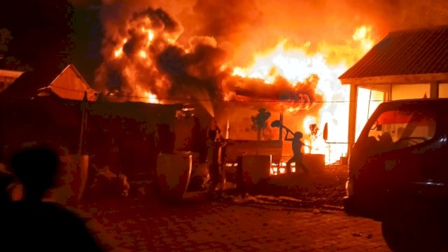 Kebakaran terjadi di lokasi TPA Antang. Foto: dok