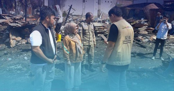 Hari Pertama Bertugas, Kadinsos Makassar Salurkan Bantuan Kebakaran di Antang