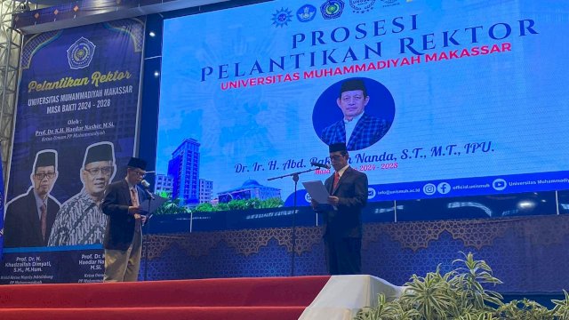 Pelantikan Dr Rakhim Nanda sebagai Rektor Unismuh Makassar. (Foto: Gita/HN)