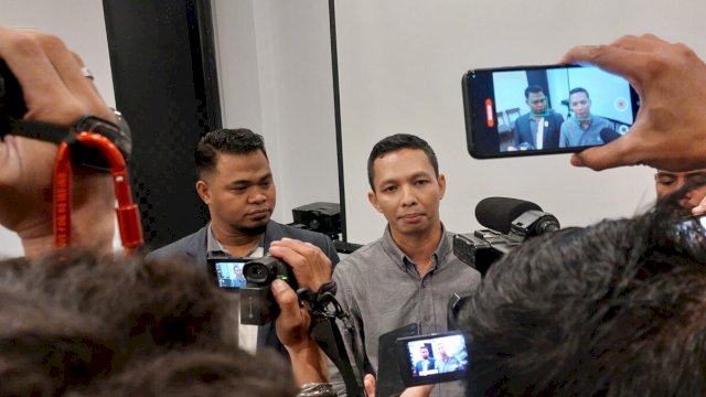 PH Koko Jhon memberikan keterangan pers terkait kasus kliennya, Rabu (4/9) malam. Dok.